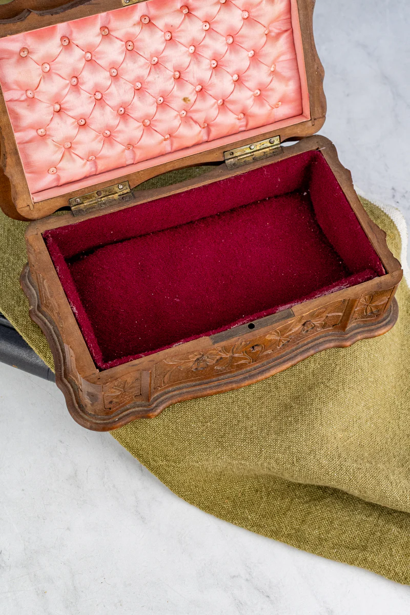 Antique Swiss Fôret Noir Edelweiss Wooden Box - Image 3