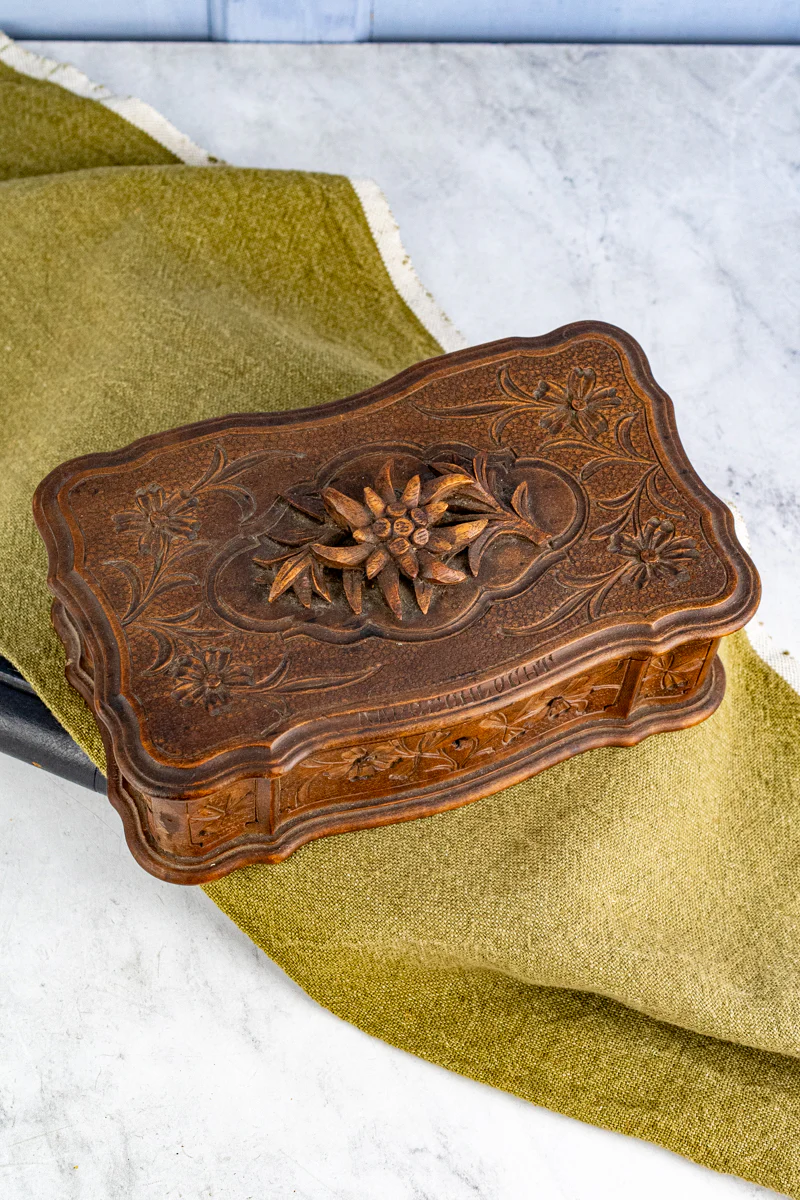 Antique Swiss Fôret Noir Edelweiss Wooden Box - Image 4