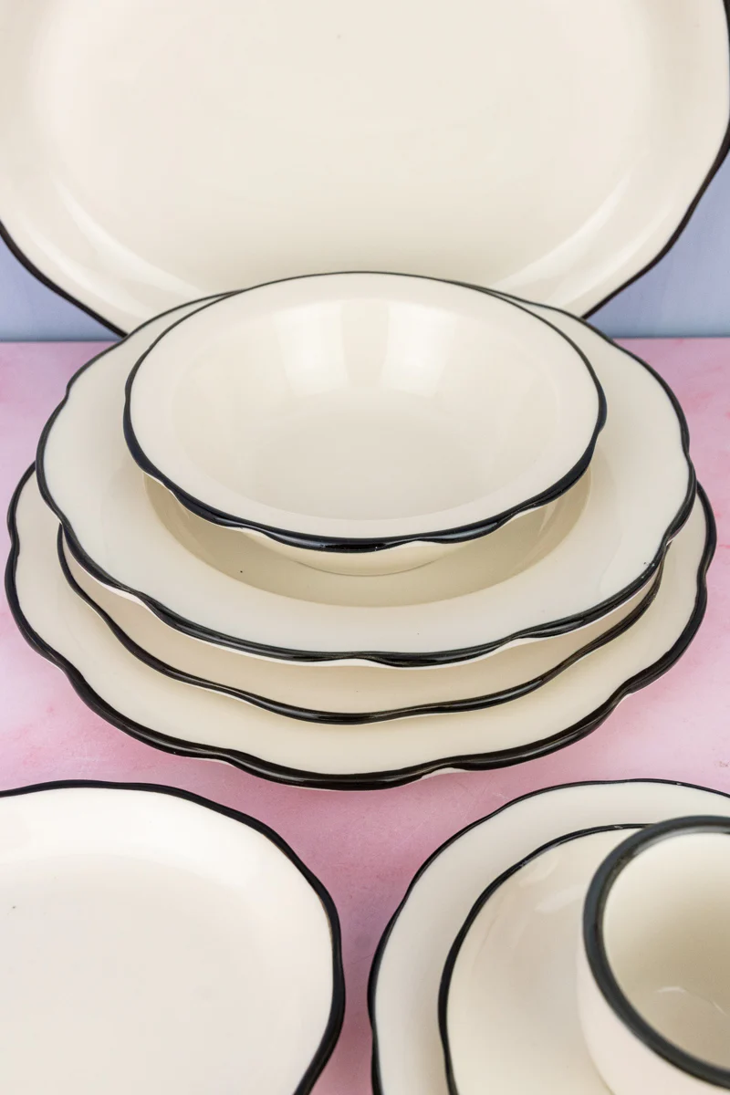 Black Band Scallop Edge Large Oval Platter - Image 6